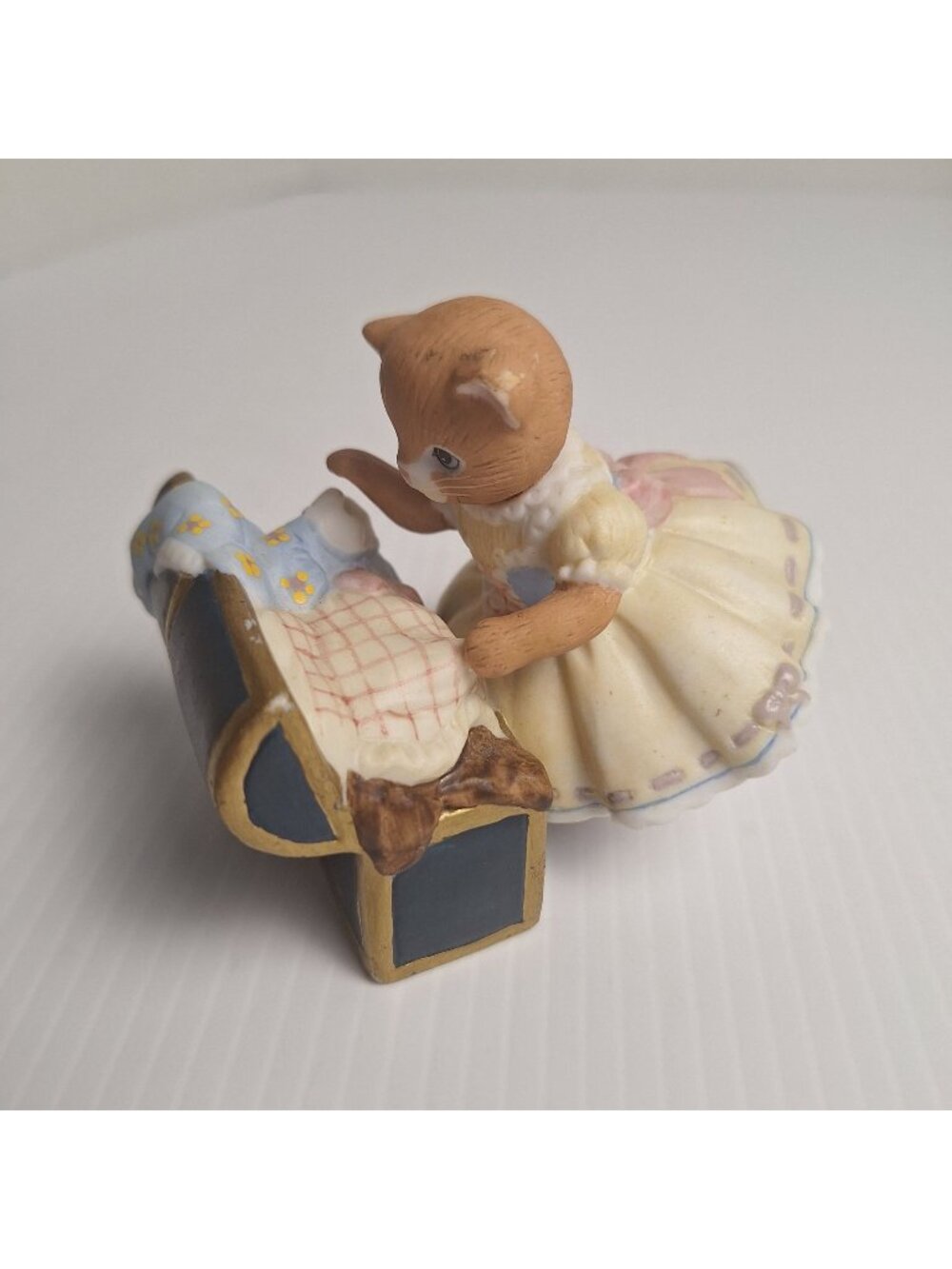 B SHACKMAN SCHMID KITTY CUCUMBER 1992 GINGER "TREASURE TRUNK" FIGURINE